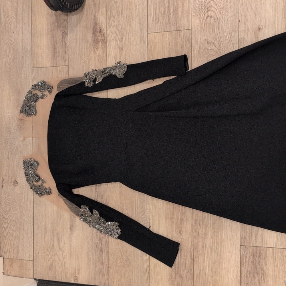 Black Sheath Dress with Square Neck Sleeveless Design